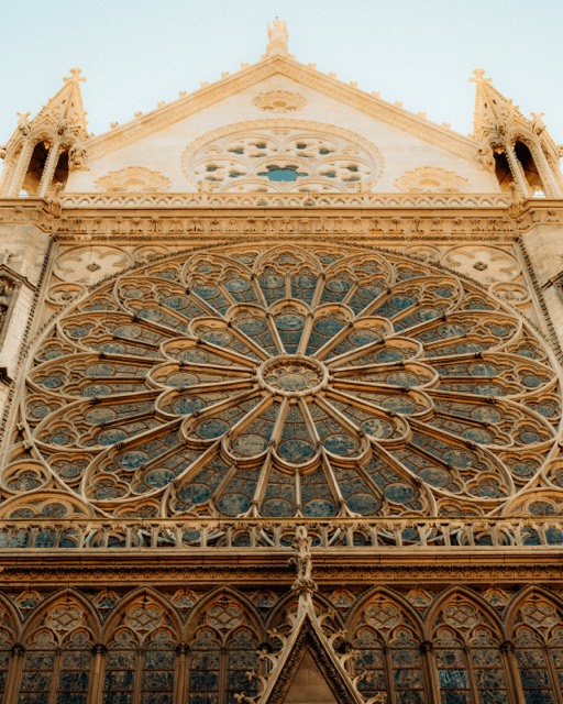 Rosettenfenster einer gotischen Kathedrale