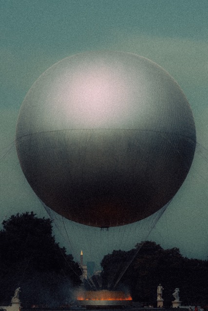 Heißluftballon in der Dämmerung
